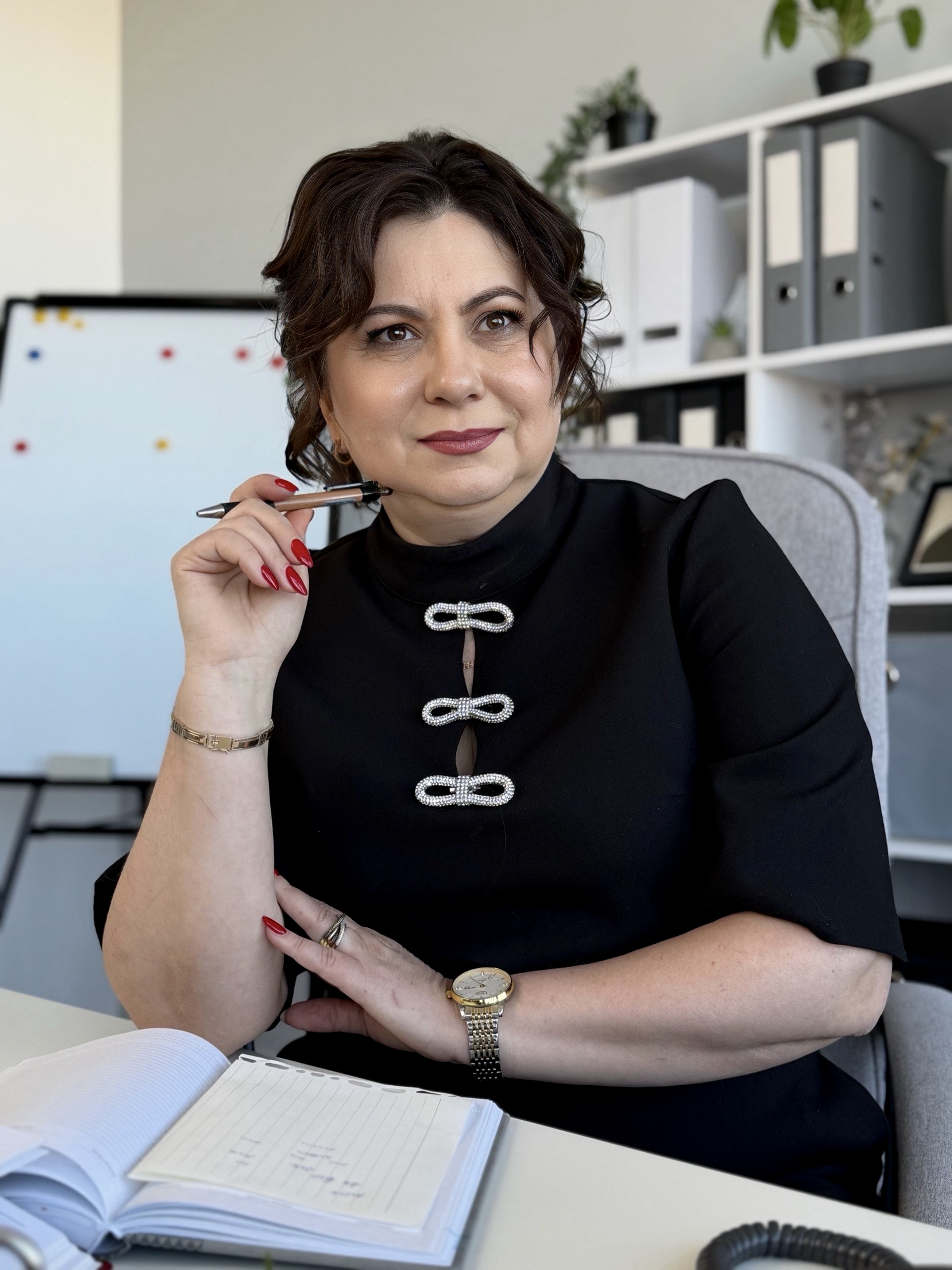 Вікторія Остапенко за робочим столом